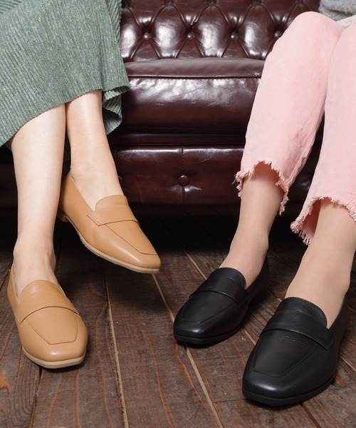 ALPHA CUBIC(アルファーキュビック)の「リアルレザー スクエアトゥローファー(ローファー・レディース・ベージュ/ブラック系その他/ブラック・22.5cm/24.0cm/24.5cm/23.0cm/23.5cm)」の2枚目の写真