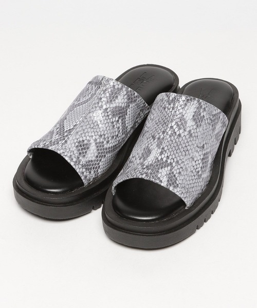 LAKOLE(ラコレ)の「タンクソールスライドサンダル / 188046(スリッポン・レディース・ブラック/グレイッシュベージュ/パイソン・MEDIUM/LARGE)」の11枚目の写真