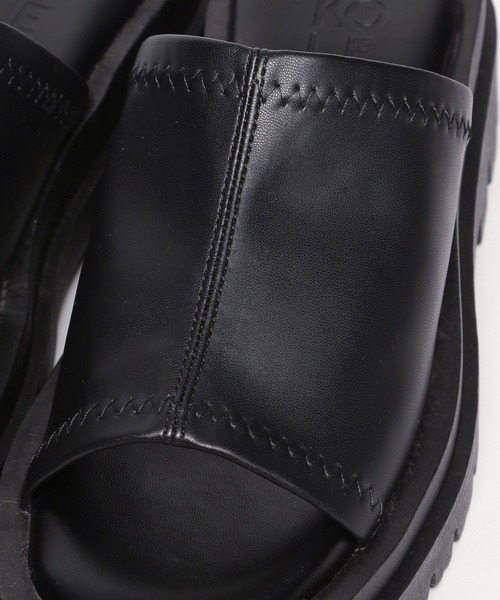 LAKOLE(ラコレ)の「タンクソールスライドサンダル / 188046(スリッポン・レディース・ブラック/グレイッシュベージュ/パイソン・MEDIUM/LARGE)」の7枚目の写真