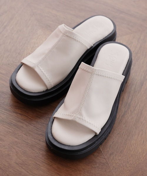 LAKOLE(ラコレ)の「タンクソールスライドサンダル / 188046(スリッポン・レディース・ブラック/グレイッシュベージュ/パイソン・MEDIUM/LARGE)」の4枚目の写真