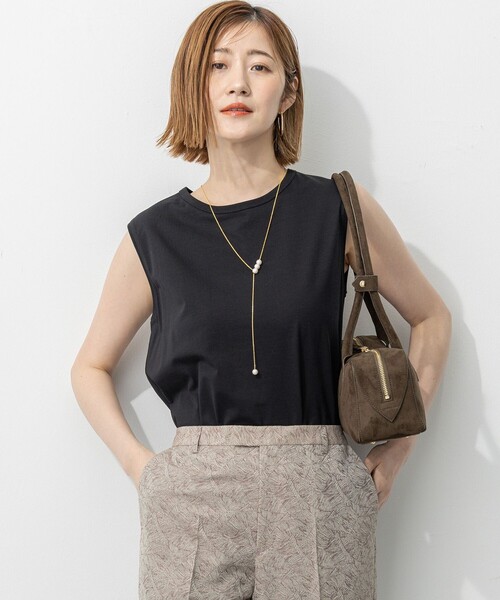 23区(ニジュウサンク)の「【洗える】コットンベアジャージー ノースリーブ Tシャツ(Tシャツ/カットソー・レディース・ホワイト系/ブラック系・38/40)」の2枚目の写真