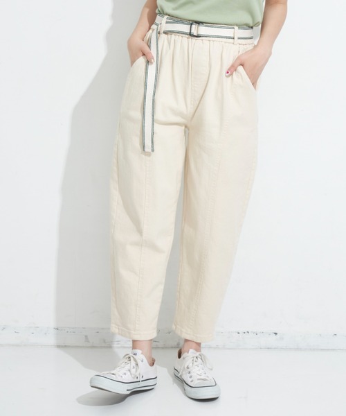 MERLOT（メルロー）の「ベルト付きテーパードパンツ（チノパンツ・レディース・ブラック/ナチュラル・FREE）」の2枚目の写真