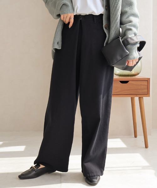 Social GIRL(ソーシャルガール)の「ハイウエストホックタックワイドデニムパンツ(デニムパンツ・レディース・ブラック/サックスブルー/オフホワイト/ブルー・M/L)」の1枚目の写真