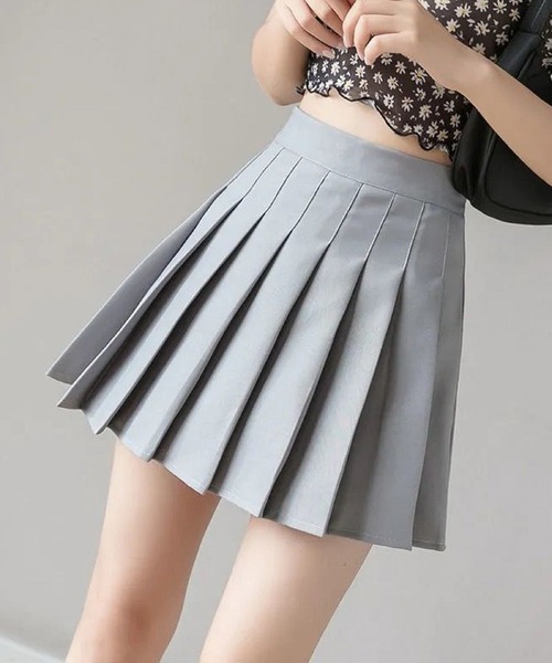 Silly（シリー）の「【オールシーズン使える！】4color インパン付きプリーツミニスカート（スカート・レディース・ホワイト/カーキ/ブラック/グレー・SMALL/MEDIUM/LARGE）」の3枚目の写真