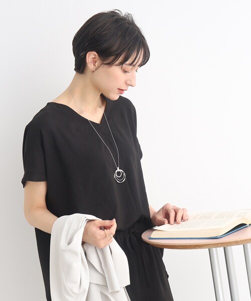 SHOO・LA・RUE（シューラルー）の「◆【接触冷感/セットアップ可/イージ―ケア】Vネックチュニック（チュニック・レディース・マスタード/ベージュ/カーキ/ブラック/オフホワイト・00）」の3枚目の写真