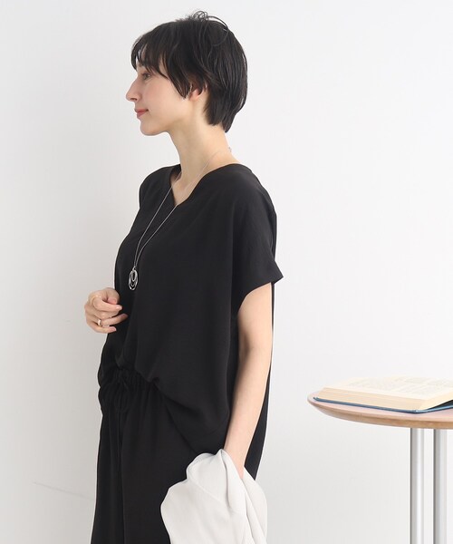 SHOO・LA・RUE（シューラルー）の「◆【接触冷感/セットアップ可/イージ―ケア】Vネックチュニック（チュニック・レディース・マスタード/ベージュ/カーキ/ブラック/オフホワイト・00）」の22枚目の写真