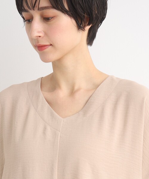 SHOO・LA・RUE（シューラルー）の「◆【接触冷感/セットアップ可/イージ―ケア】Vネックチュニック（チュニック・レディース・マスタード/ベージュ/カーキ/ブラック/オフホワイト・00）」の8枚目の写真
