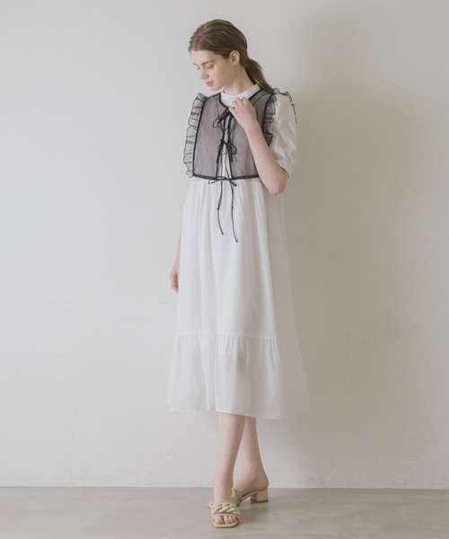 idem(イデム)の「organdie collar classic 2way onepiece/オーガンジーフリルベスト付きワンピース(ワンピース・レディース・ブラック/オフホワイト・FREE)」の6枚目の写真
