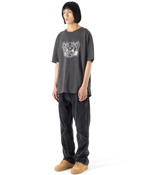 MASSNOUN(マスノウン)の「A'GEM/9 × .kom『MASSNOUN/マスノウン』BABARIAN T-SHIRTS /バーバリアン 半袖カットソー(Tシャツ/カットソー・メンズ・チャコールグレー/ブラック・L)」の11枚目の写真