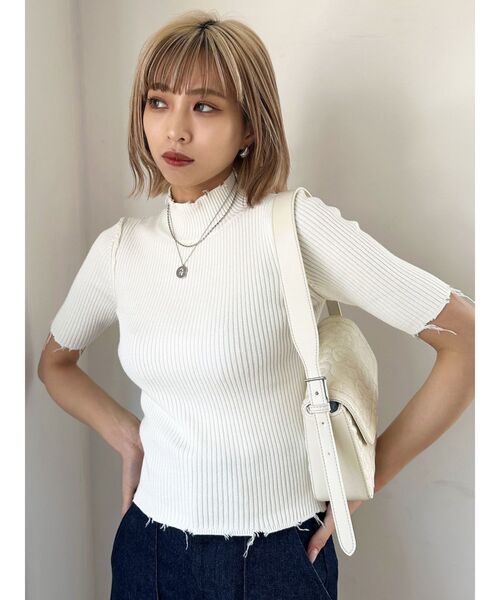 EMODA(エモダ)の「クラッシュショートリブニット(ニット/セーター・レディース・ブルー/ブラック/ベージュ/ホワイト・FREE)」の2枚目の写真