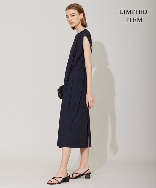 ICB(アイシービー)の「【接触冷感・UVカット・速乾・洗える】マットスキューバ ストレートワンピース(ワンピース・レディース・ブルー系/ネイビー系/ブラック系/黄土色系・MEDIUM/SMALL/X-SMALL)」の12枚目の写真