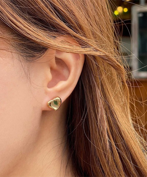 titivate（ティティベイト）の「ニュアンスハートピアス（ピアス（両耳用）・レディース・シルバー/ゴールド・FREE）」の2枚目の写真