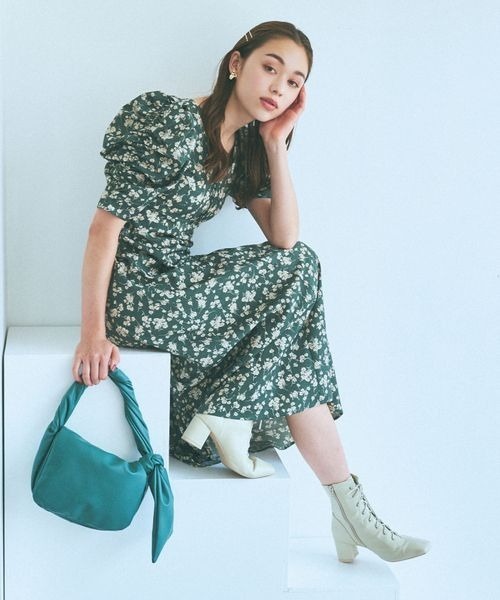 mysty woman（ミスティウーマン）の「パワショルエンパイアワンピース　975658（ワンピース・レディース・ブラック/グリーン/ベージュ・FREE）」の3枚目の写真