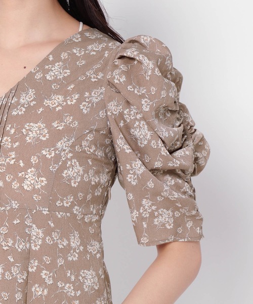 mysty woman（ミスティウーマン）の「パワショルエンパイアワンピース　975658（ワンピース・レディース・ブラック/グリーン/ベージュ・FREE）」の13枚目の写真