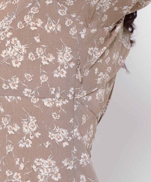 mysty woman（ミスティウーマン）の「パワショルエンパイアワンピース　975658（ワンピース・レディース・ブラック/グリーン/ベージュ・FREE）」の14枚目の写真