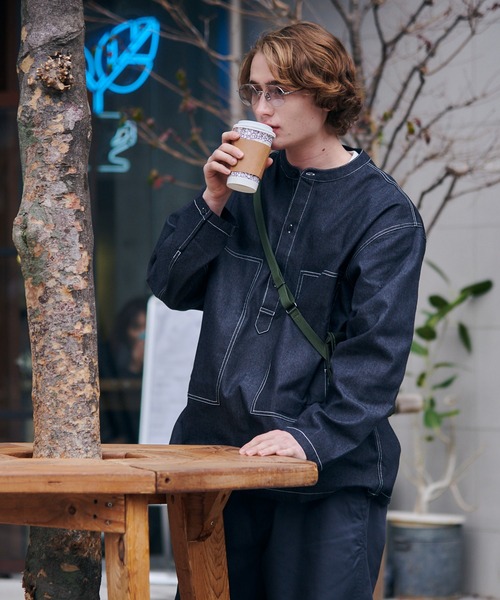 MAISON CLUB(メゾンクラブ)の「men's FUDGE 掲載アイテム!【MAISON CLUB】U.S.ARMY バンドカラーデニムプルオーバーシャツ(シャツ/ブラウス・メンズ・ネイビー系2/ネイビー系1/ベージュ/ブラック/カーキ・M/L)」の16枚目の写真