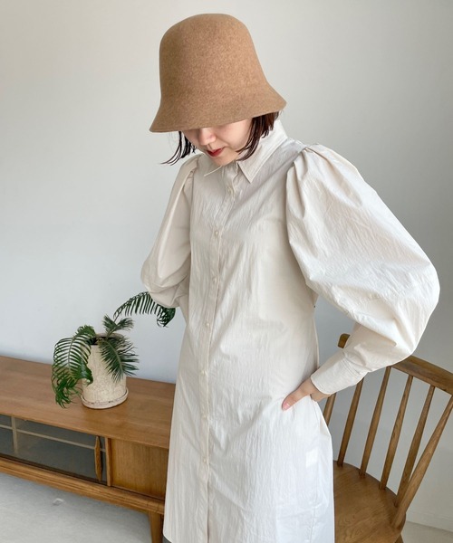 LOWRYS FARM（ローリーズファーム）の「パワショルロングシャツ　968605（シャツ/ブラウス・レディース・ブラック/アイボリー/ネイビー・FREE）」の2枚目の写真