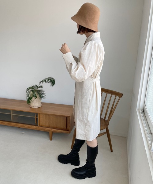 LOWRYS FARM（ローリーズファーム）の「パワショルロングシャツ　968605（シャツ/ブラウス・レディース・ブラック/アイボリー/ネイビー・FREE）」の5枚目の写真