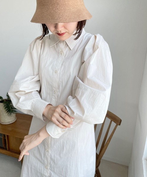 LOWRYS FARM（ローリーズファーム）の「パワショルロングシャツ　968605（シャツ/ブラウス・レディース・ブラック/アイボリー/ネイビー・FREE）」の6枚目の写真