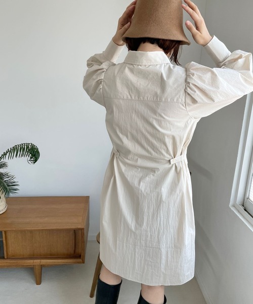 LOWRYS FARM（ローリーズファーム）の「パワショルロングシャツ　968605（シャツ/ブラウス・レディース・ブラック/アイボリー/ネイビー・FREE）」の7枚目の写真