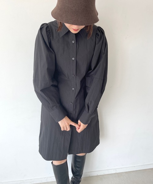 LOWRYS FARM（ローリーズファーム）の「パワショルロングシャツ　968605（シャツ/ブラウス・レディース・ブラック/アイボリー/ネイビー・FREE）」の9枚目の写真