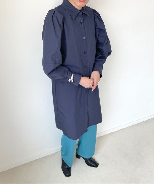 LOWRYS FARM（ローリーズファーム）の「パワショルロングシャツ　968605（シャツ/ブラウス・レディース・ブラック/アイボリー/ネイビー・FREE）」の11枚目の写真