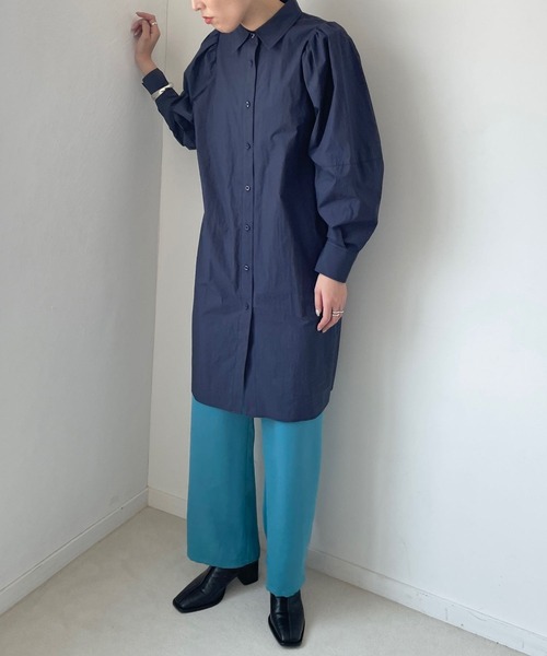 LOWRYS FARM（ローリーズファーム）の「パワショルロングシャツ　968605（シャツ/ブラウス・レディース・ブラック/アイボリー/ネイビー・FREE）」の13枚目の写真