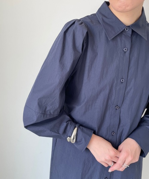 LOWRYS FARM（ローリーズファーム）の「パワショルロングシャツ　968605（シャツ/ブラウス・レディース・ブラック/アイボリー/ネイビー・FREE）」の14枚目の写真