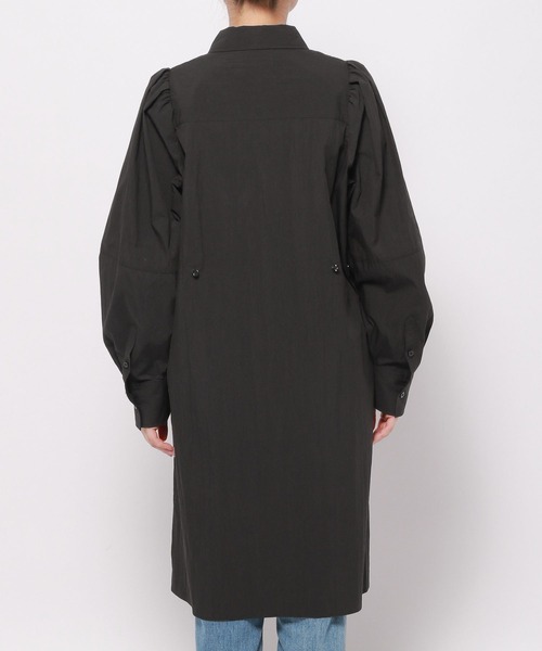 LOWRYS FARM（ローリーズファーム）の「パワショルロングシャツ　968605（シャツ/ブラウス・レディース・ブラック/アイボリー/ネイビー・FREE）」の17枚目の写真