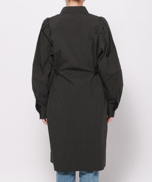 LOWRYS FARM（ローリーズファーム）の「パワショルロングシャツ　968605（シャツ/ブラウス・レディース・ブラック/アイボリー/ネイビー・FREE）」の20枚目の写真