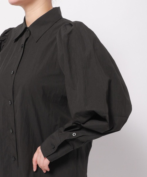 LOWRYS FARM（ローリーズファーム）の「パワショルロングシャツ　968605（シャツ/ブラウス・レディース・ブラック/アイボリー/ネイビー・FREE）」の22枚目の写真