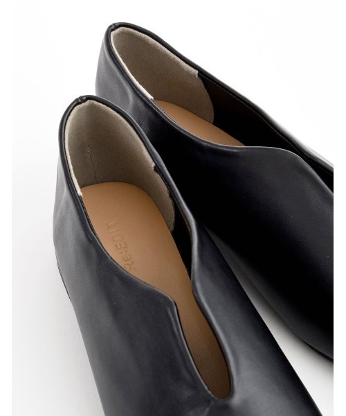 Re:EDIT(リエディ)の「スクエアトゥUカットデザインローヒールパンプス(パンプス・レディース・ゴールド/ブラック/シルバー・SMALL/LARGE/MEDIUM)」の17枚目の写真