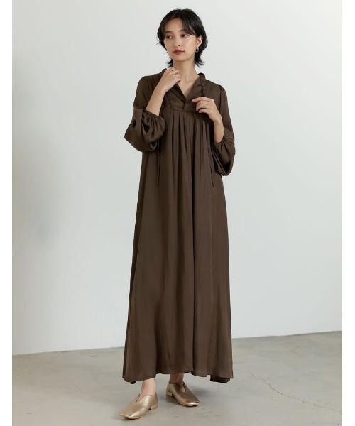 Re:EDIT(リエディ)の「スクエアトゥUカットデザインローヒールパンプス(パンプス・レディース・ゴールド/ブラック/シルバー・SMALL/LARGE/MEDIUM)」の10枚目の写真