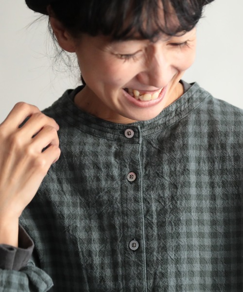 soulberry(ソウルベリー)の「遊びとゆるさのギンガムシャツ(シャツ/ブラウス・レディース・グリーン/ブラウン・M/LL/3L/4L/L)」の9枚目の写真