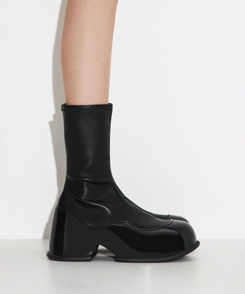 CHARLES & KEITH（チャールズ & キース）の「Pixie ピクシー パテント