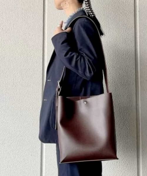 BACK NUMBER(バックナンバー)の「【BACK NUMBER】太ベルトビッグショルダー(ショルダーバッグ・レディース・ダークブラウン/ブラック・ONE SIZE)」の2枚目の写真