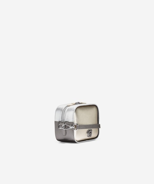 COLE HAAN（コールハーン）の「エッセンシャル クロスボディー