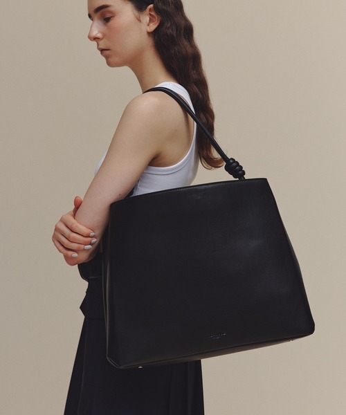 TREASURE TOPKAPI（トレジャートプカピ）の「【TREASURE TOPKAPI】ノットデザイン ハンドル トート バッグ（トートバッグ・レディース・ブラック/ベージュ/グレイッシュベージュ/ライトグレー/グレイッシュブルー・FREE）」の2枚目の写真