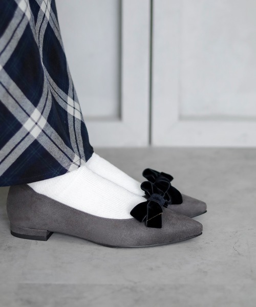 chocolates(チョコラテス)の「晴雨兼用 ベルベットリボン ポインテッドトゥ パンプス【日本製】(パンプス・レディース・グレー/ベージュ/ブラック・22cm/22.5cm/23cm/23.5cm/24cm/24.5cm/25cm)」の6枚目の写真