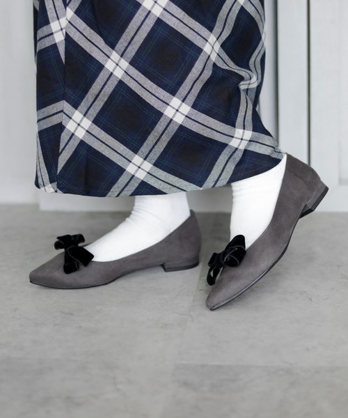 chocolates(チョコラテス)の「晴雨兼用 ベルベットリボン ポインテッドトゥ パンプス【日本製】(パンプス・レディース・グレー/ベージュ/ブラック・22cm/22.5cm/23cm/23.5cm/24cm/24.5cm/25cm)」の8枚目の写真