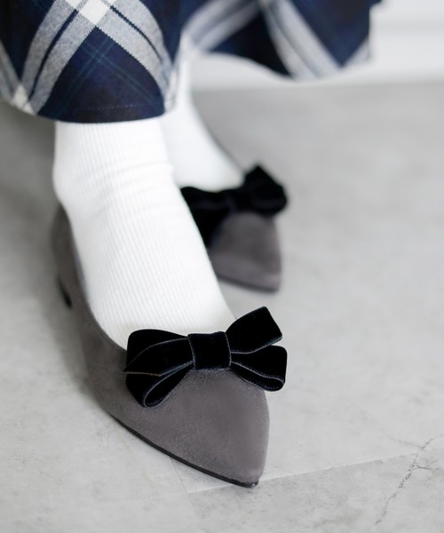 chocolates(チョコラテス)の「晴雨兼用 ベルベットリボン ポインテッドトゥ パンプス【日本製】(パンプス・レディース・グレー/ベージュ/ブラック・22cm/22.5cm/23cm/23.5cm/24cm/24.5cm/25cm)」の9枚目の写真