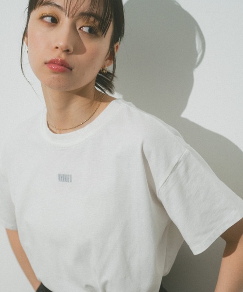 VANNIE U（ヴァニーユー）の「ベーシックロゴＴシャツ（Tシャツ/カットソー・レディース・ブラック/レッド/ホワイト・FREE）」の2枚目の写真