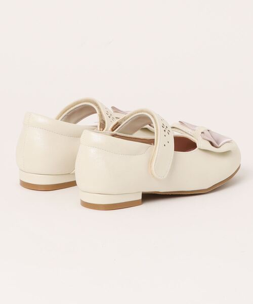 axes femme（アクシーズファム）の「フラワーパンチングパンプス（パンプス・キッズ・ブラック/キナリ・MEDIUM/X-LARGE/LARGE）」の3枚目の写真