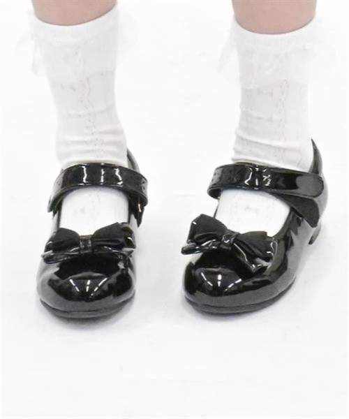 axes femme（アクシーズファム）の「フラワーパンチングパンプス（パンプス・キッズ・ブラック/キナリ・MEDIUM/X-LARGE/LARGE）」の5枚目の写真