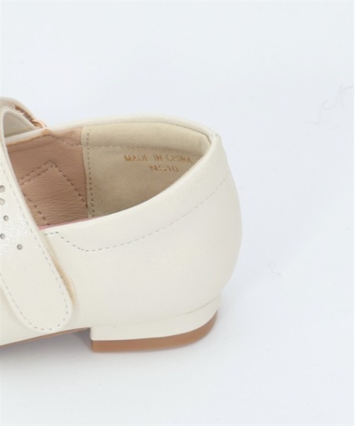 axes femme（アクシーズファム）の「フラワーパンチングパンプス（パンプス・キッズ・ブラック/キナリ・MEDIUM/X-LARGE/LARGE）」の9枚目の写真