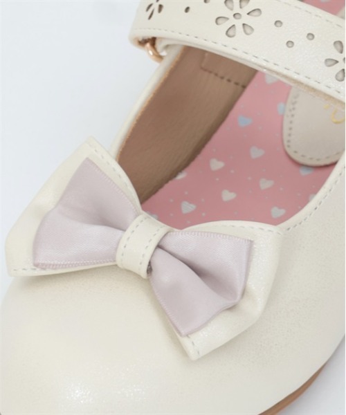 axes femme（アクシーズファム）の「フラワーパンチングパンプス（パンプス・キッズ・ブラック/キナリ・MEDIUM/X-LARGE/LARGE）」の10枚目の写真