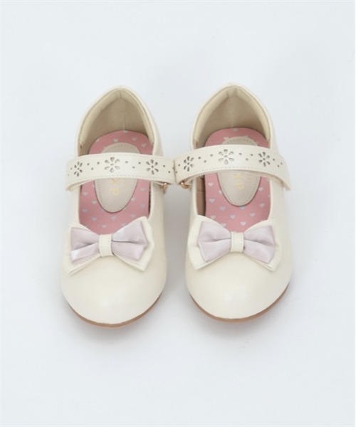 axes femme（アクシーズファム）の「フラワーパンチングパンプス（パンプス・キッズ・ブラック/キナリ・MEDIUM/X-LARGE/LARGE）」の14枚目の写真