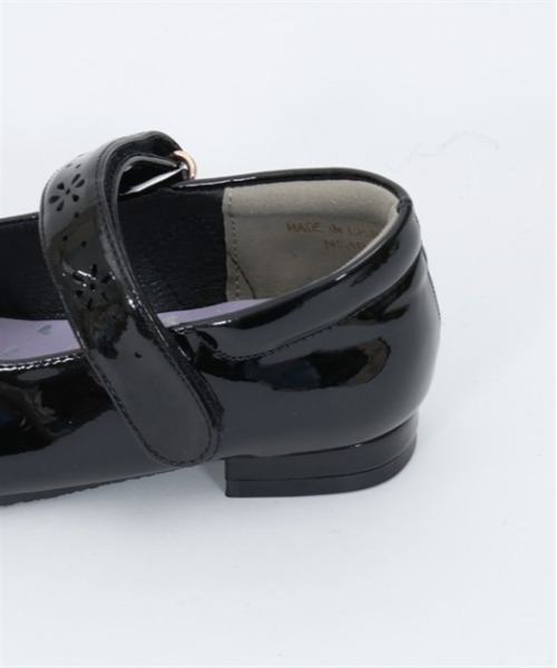 axes femme（アクシーズファム）の「フラワーパンチングパンプス（パンプス・キッズ・ブラック/キナリ・MEDIUM/X-LARGE/LARGE）」の18枚目の写真