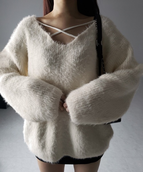 me+em select(ミームセレクト)の「【 5color 】クロスストラップカットアウトルーズシャギーニット(ニット/セーター・レディース・アイボリー/ブラック/ブルーグレー/チャコール/ピンク・FREE)」の6枚目の写真