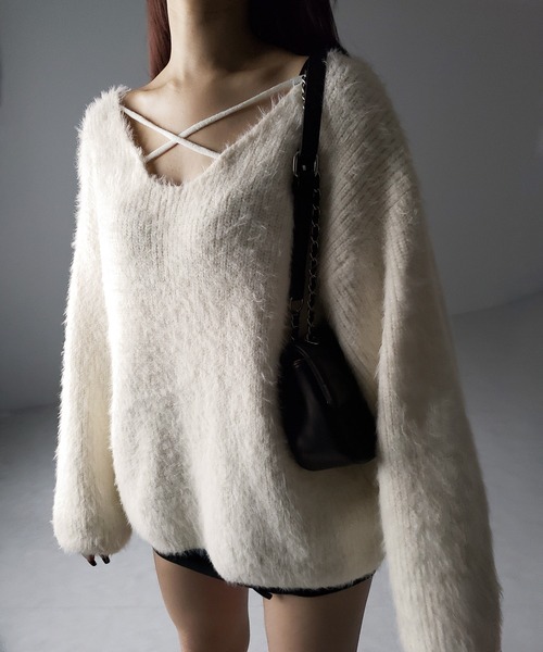 me+em select(ミームセレクト)の「【 5color 】クロスストラップカットアウトルーズシャギーニット(ニット/セーター・レディース・アイボリー/ブラック/ブルーグレー/チャコール/ピンク・FREE)」の8枚目の写真